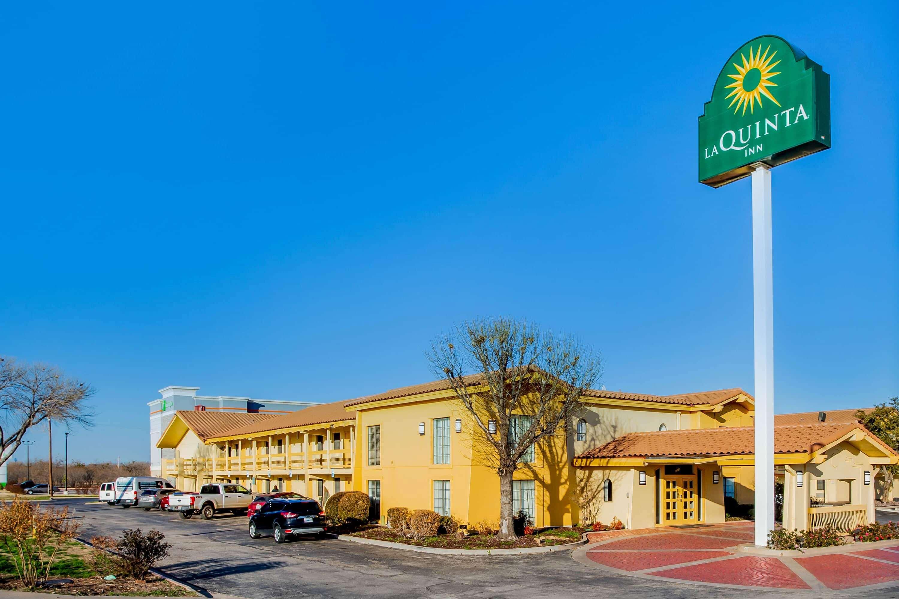 Hotel Baymont By Wyndham Abilene Exterior foto