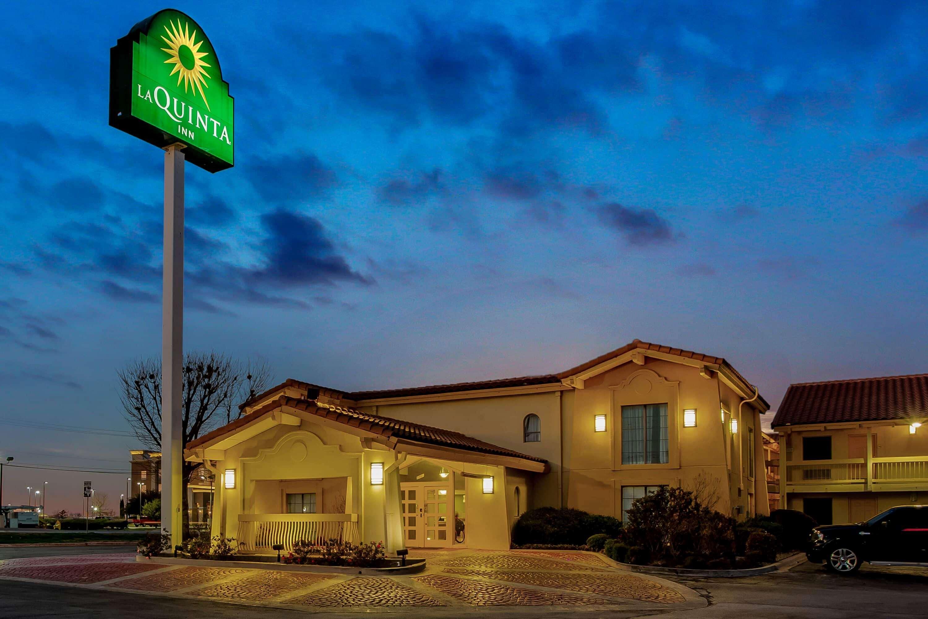 Hotel Baymont By Wyndham Abilene Exterior foto